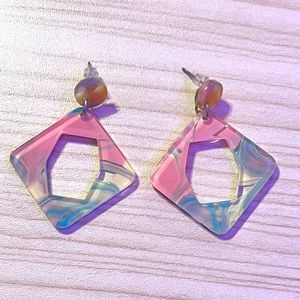 cool geometric earrings!